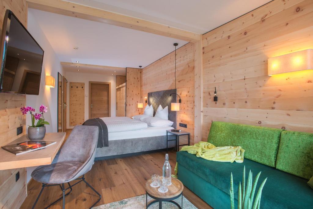 Postel nebo postele na pokoji v ubytování Hotel Tipotsch