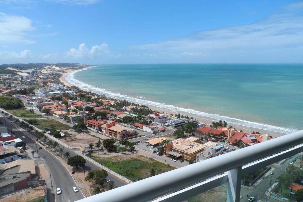 una vista aérea de la ciudad y el océano en Dunna Barcane NATAL, en Natal