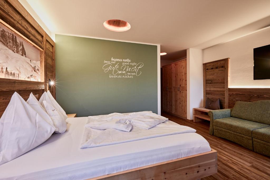 Postel nebo postele na pokoji v ubytování Hotel Garni Savoy - new opening