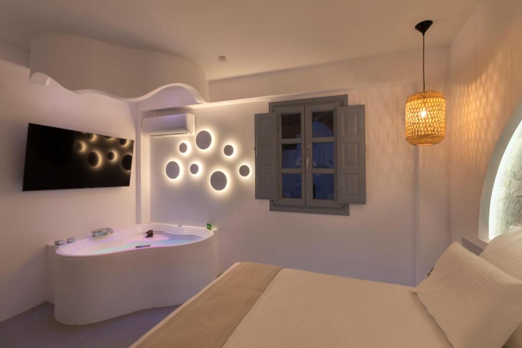 Postel nebo postele na pokoji v ubytování BlackStone Luxury Suites