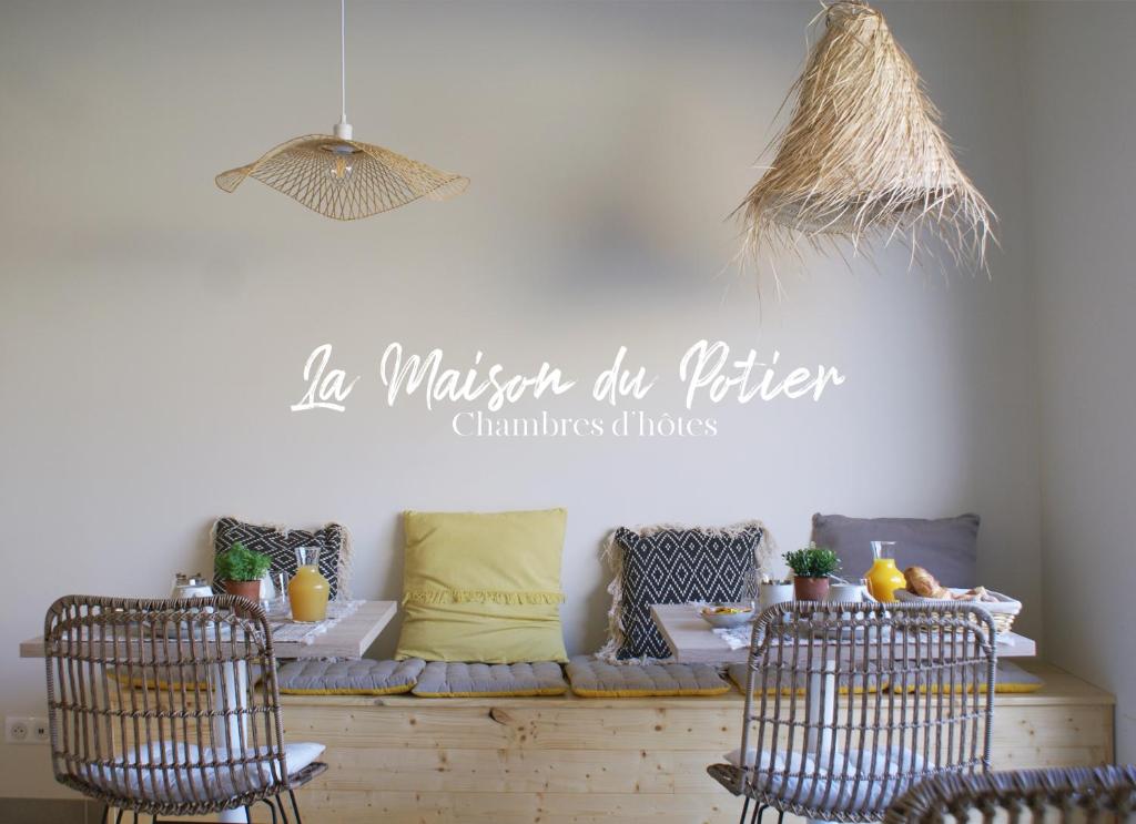 a table with chairs and a sign that reads la washed out pitcher at La maison du Potier in Valras-Plage