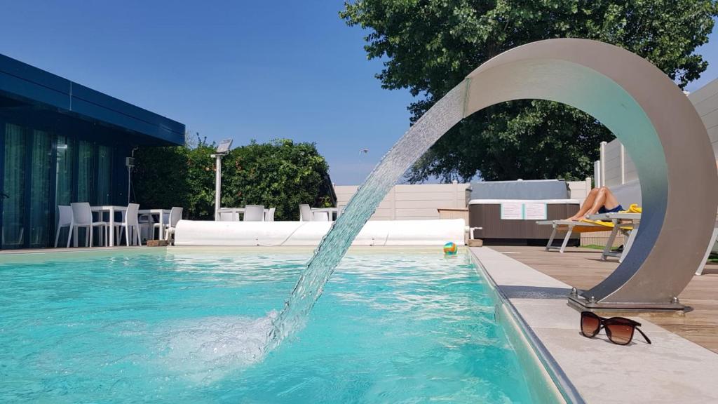 Bazén v ubytování Hotel Aristeo nebo v jeho okolí