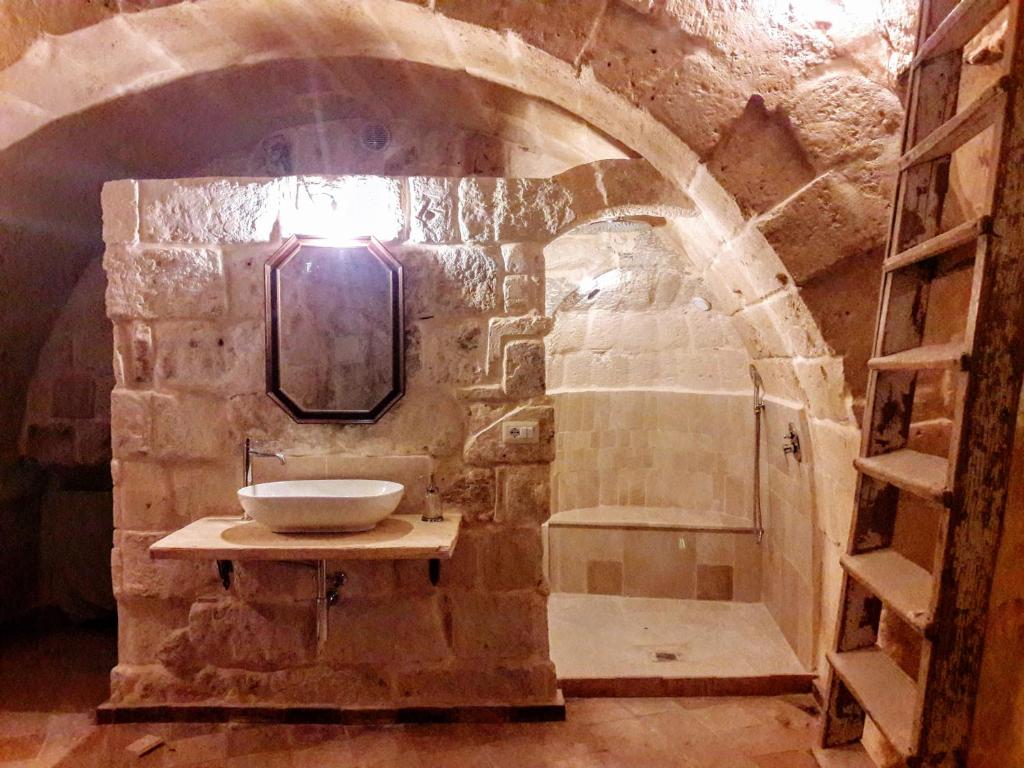 Koupelna v ubytování Cave Rooms Sassi