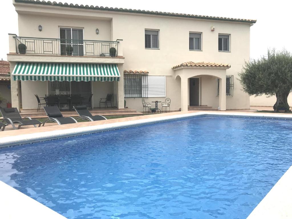 Villa con encanto (Spanje Empuriabrava) - Booking.com