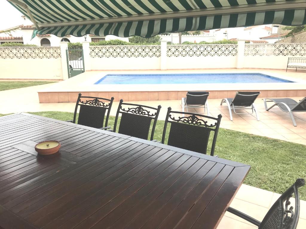 Villa con encanto (Spanje Empuriabrava) - Booking.com