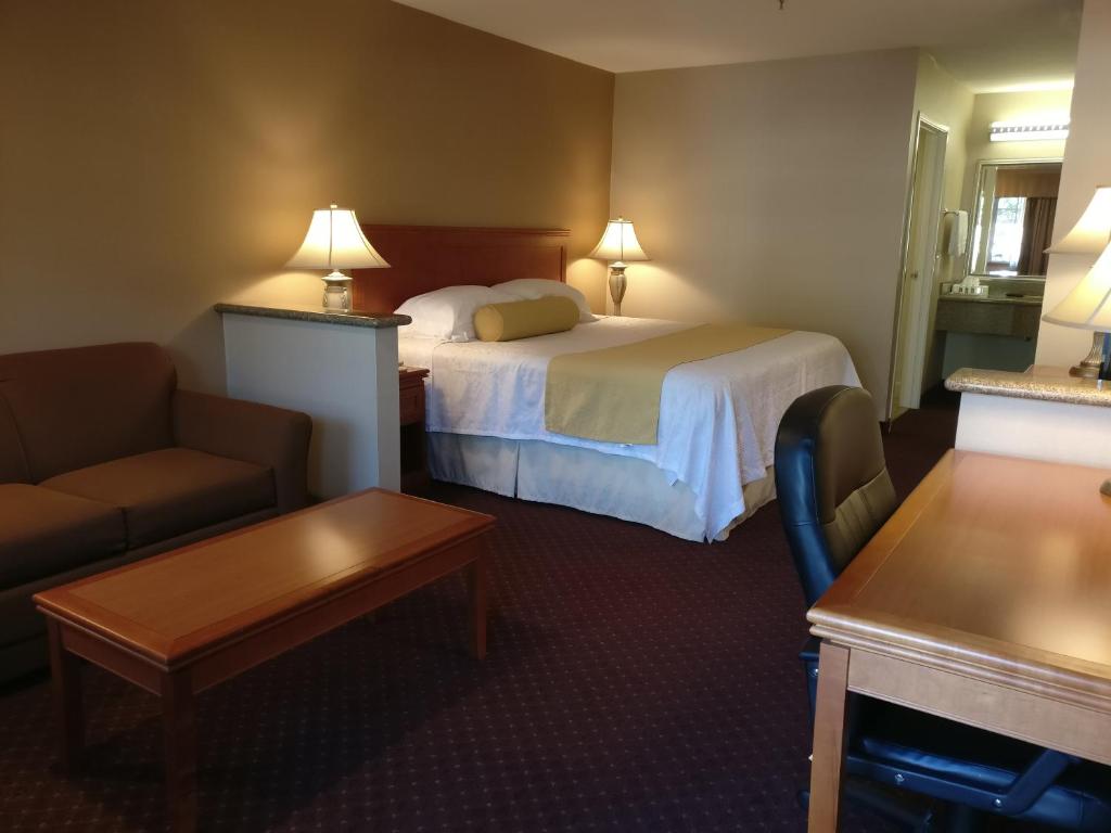 Burbank Inn and Suites - King Room