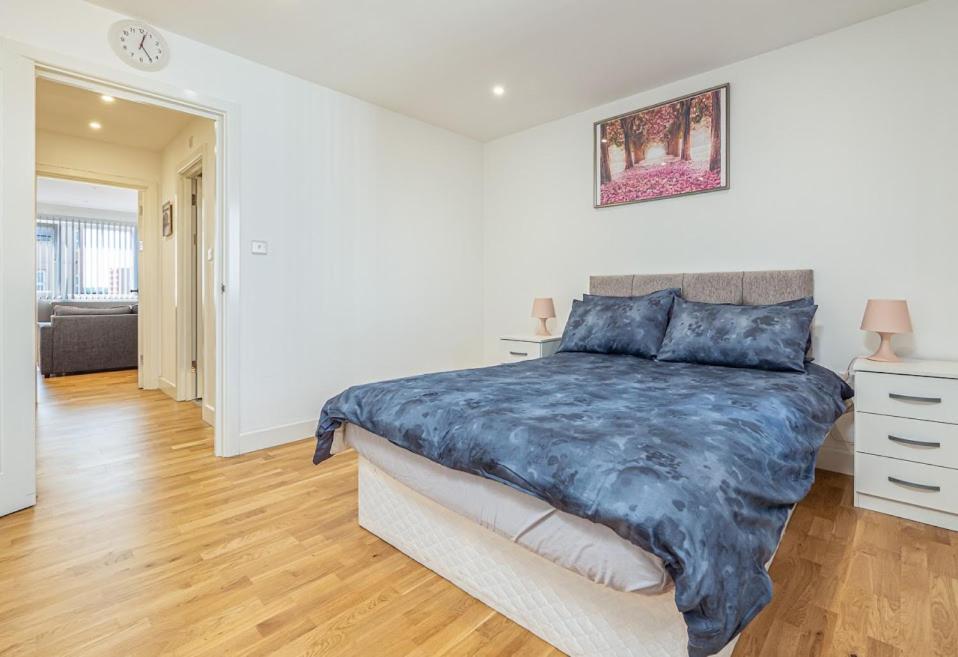 easyStay Slough Central Free Parking - Housity