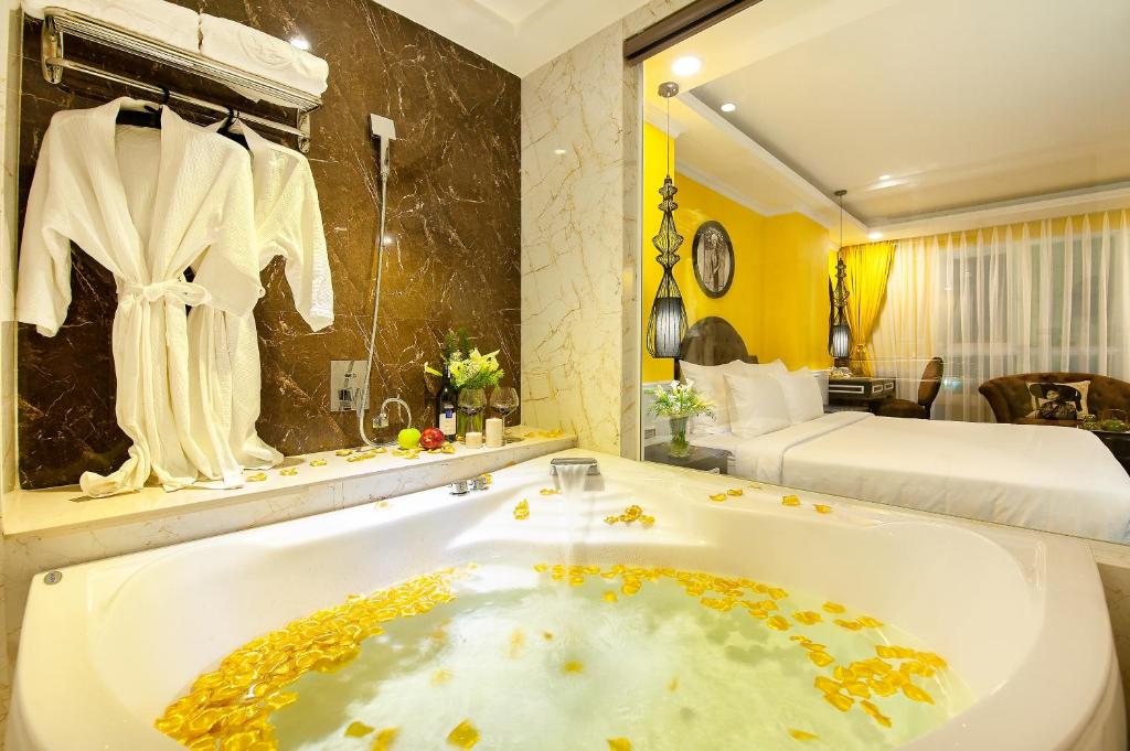 Suite Nhìn Ra Thành Phố