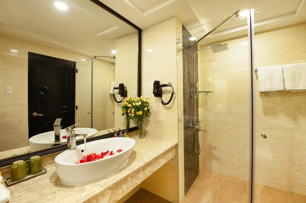 Phòng Executive Giường Đôi Không Có Cửa Sổ