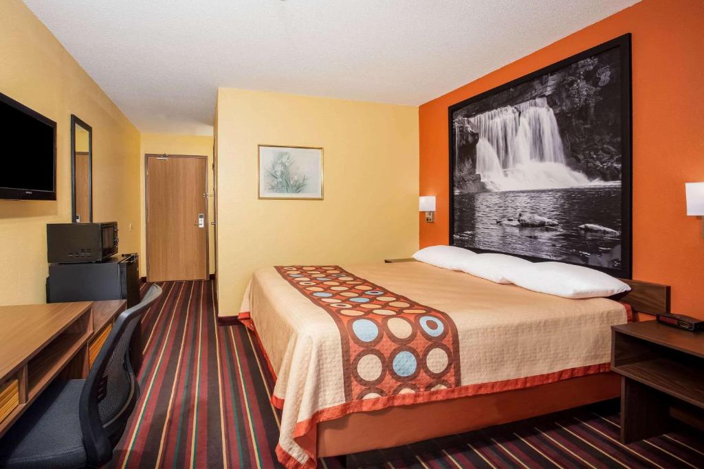 Super 8 by Wyndham Crawfordsville photo