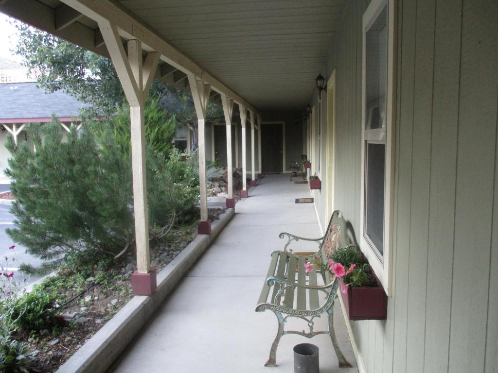 Balkón nebo terasa v ubytování Virginia City Inn