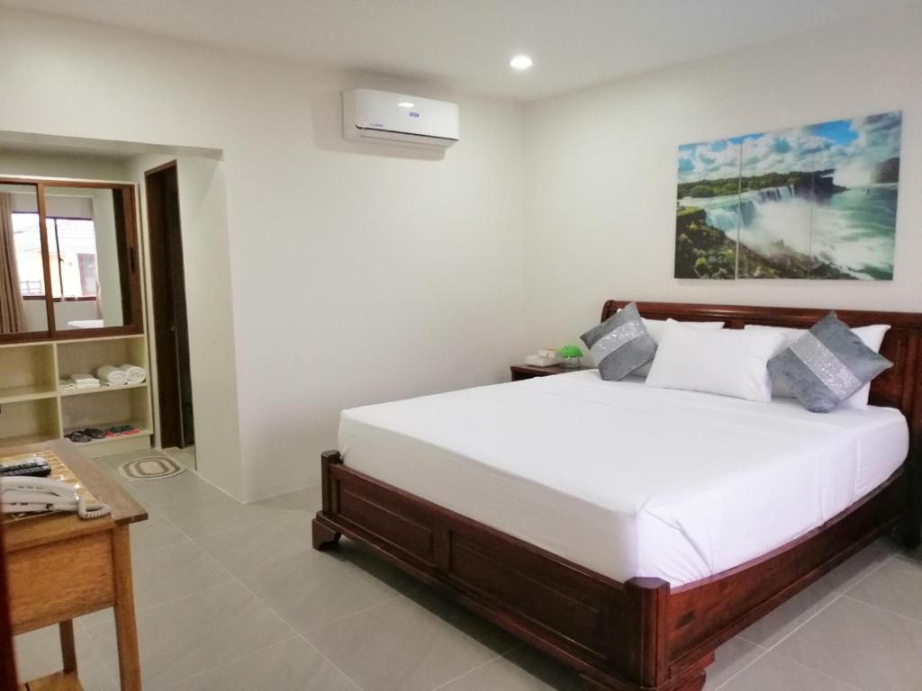 Postel nebo postele na pokoji v ubytování Nirvana Resort Puerto Galera
