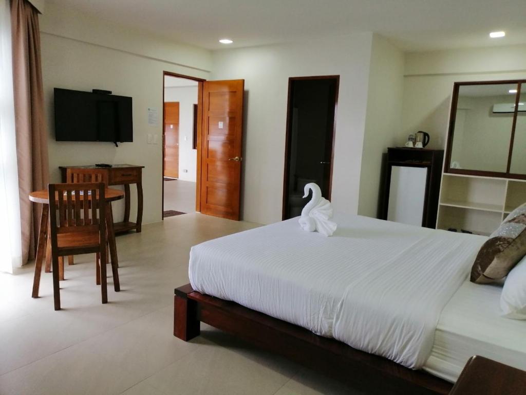 TV a/nebo společenská místnost v ubytování Nirvana Resort Puerto Galera