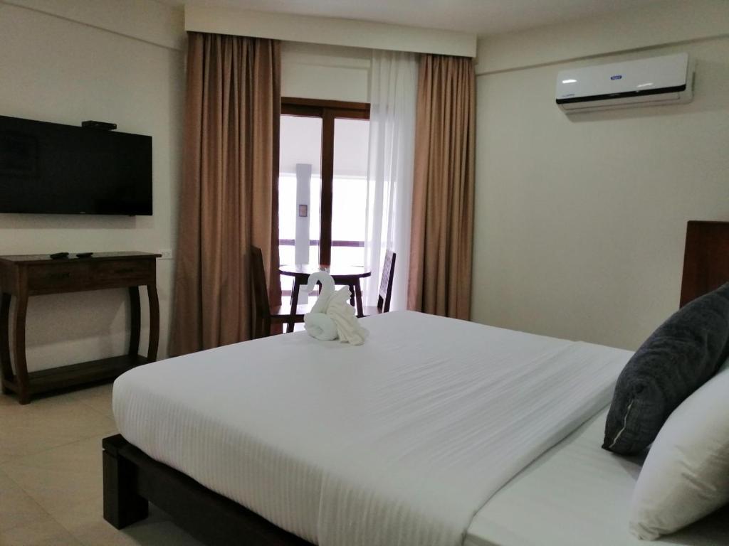Postel nebo postele na pokoji v ubytování Nirvana Resort Puerto Galera