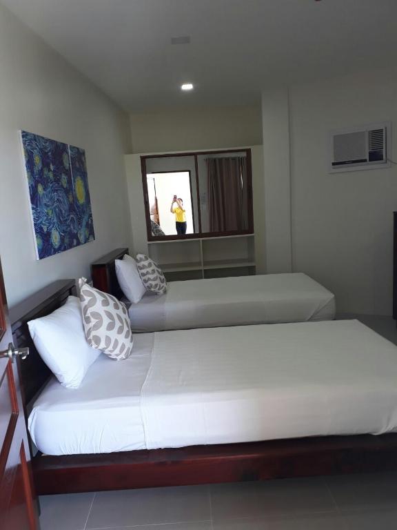 Postel nebo postele na pokoji v ubytování Nirvana Resort Puerto Galera