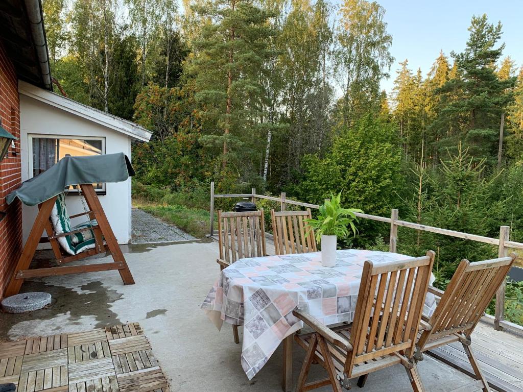 Cozy house in Kosta center surrounding with Swedish nature