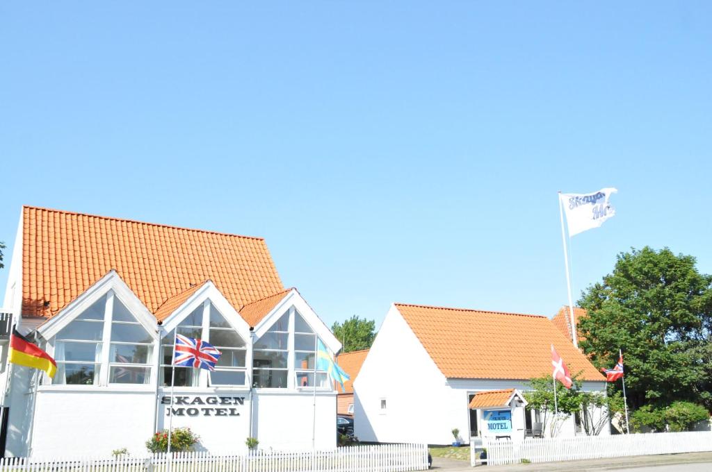 a building with a flag in front of it at Skagen Motel in Skagen