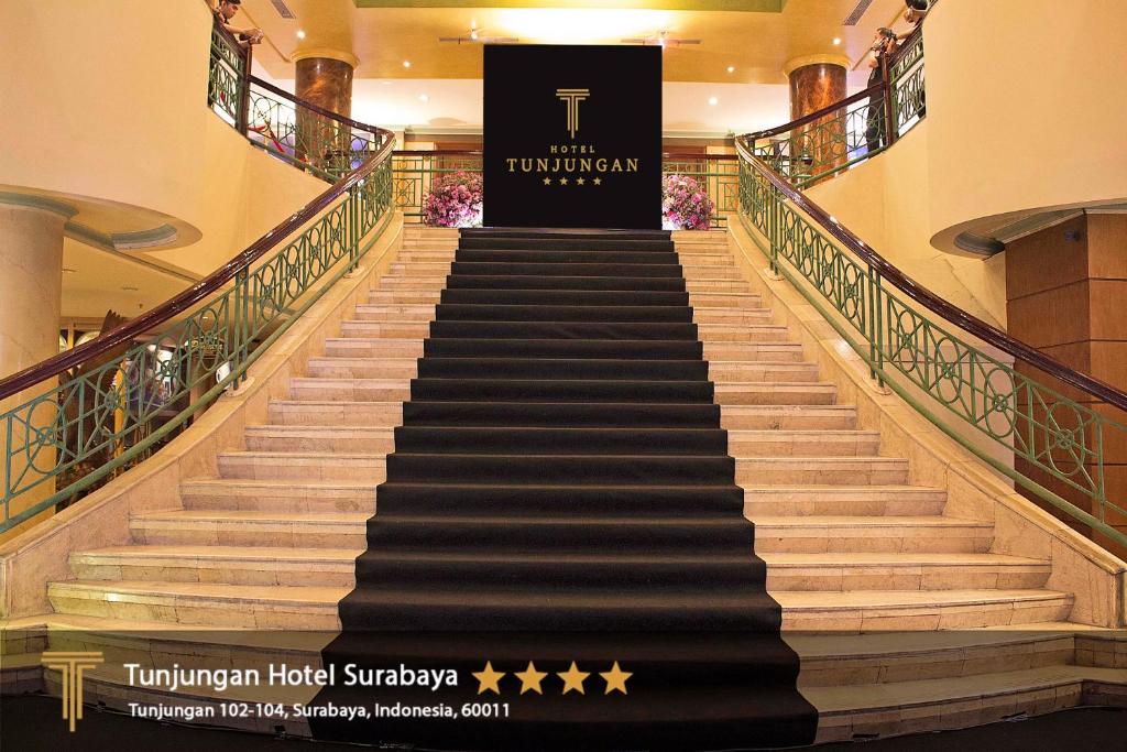 Certifikát, hodnocení, plakát nebo jiný dokument vystavený v ubytování Tunjungan Hotel