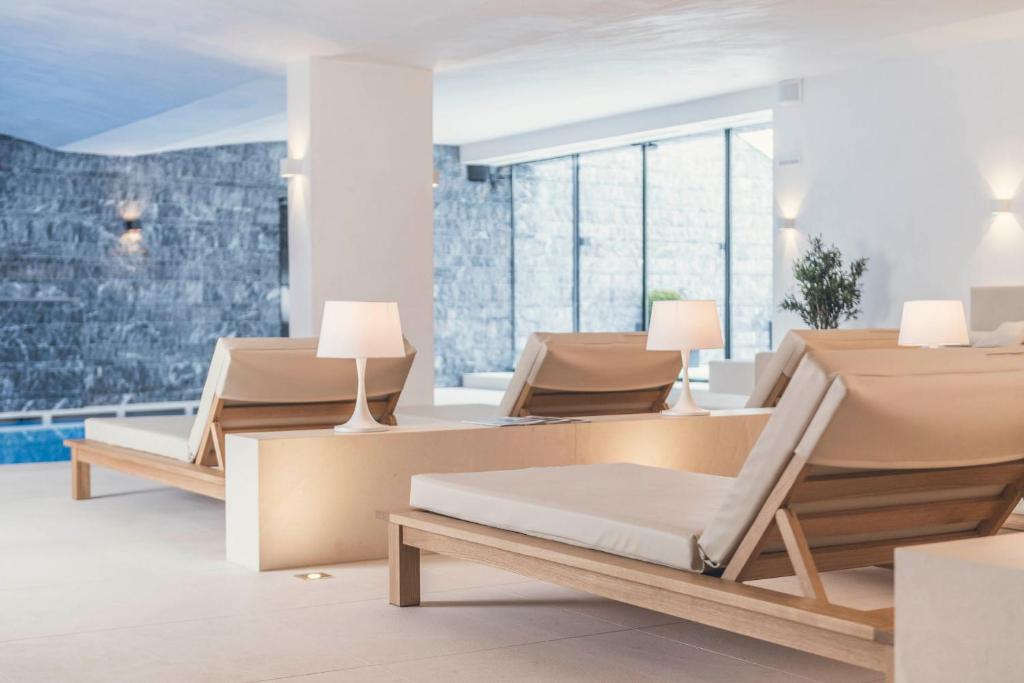 a waiting room with two chairs and a table at Schlosshotel Ischgl 5-Sterne Superior in Ischgl