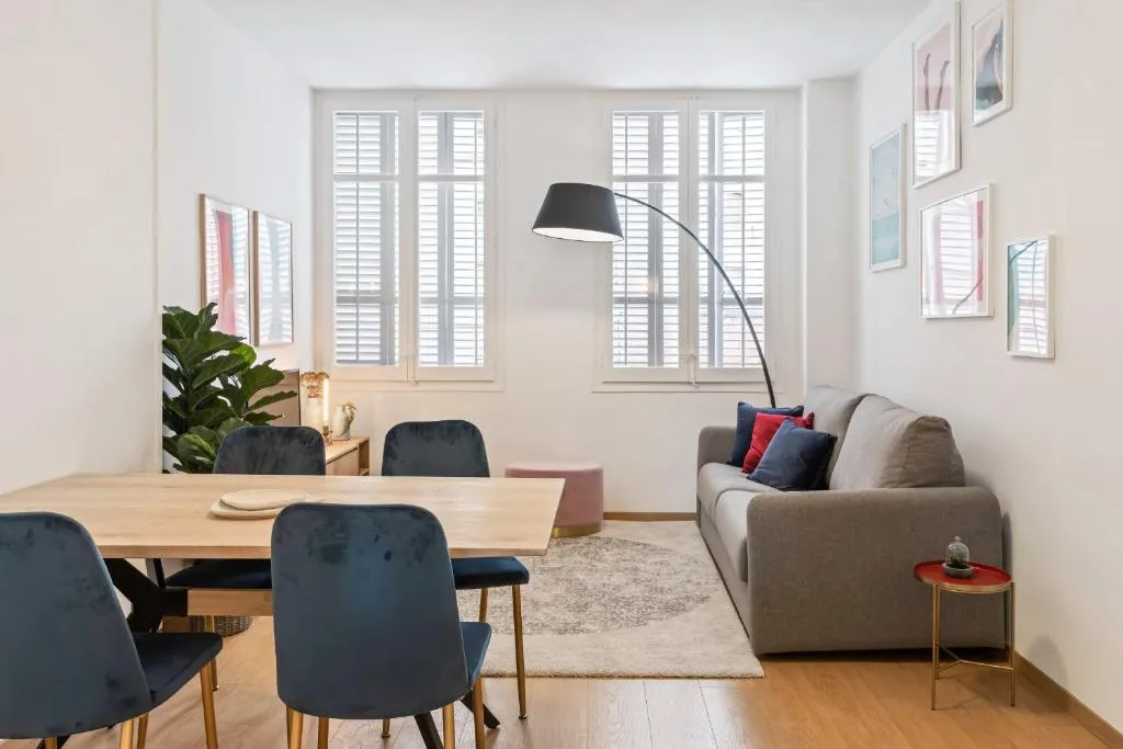 Amazing 2bed apartment close to Gracia, Barcelona, Spania