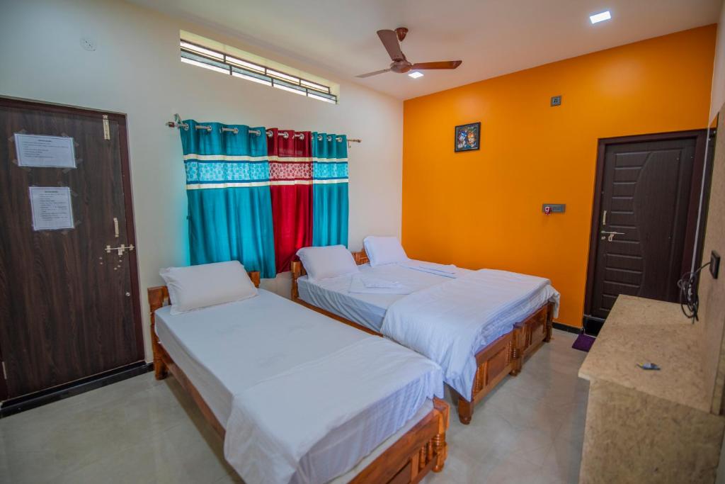A bed or beds in a room at Arjun Homestay