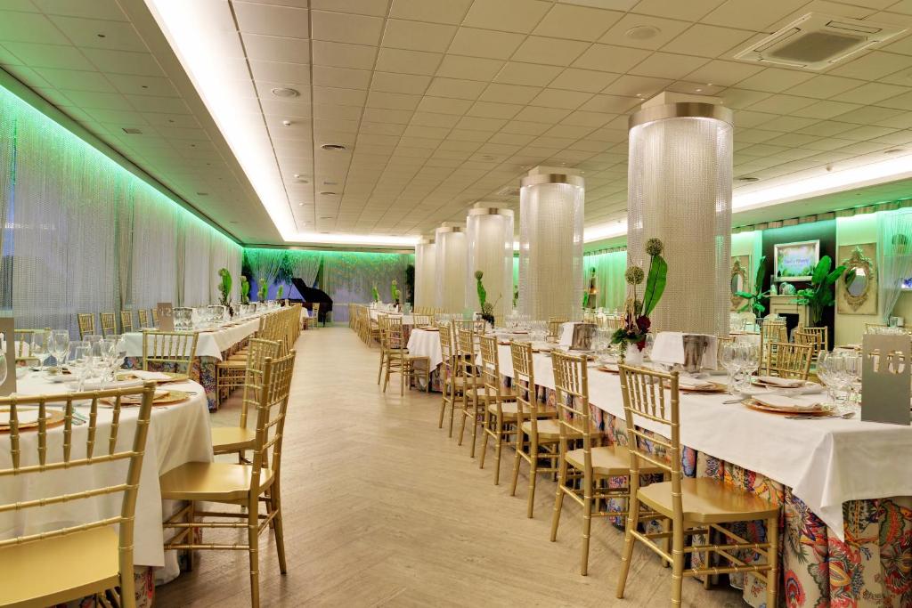Restaurace v ubytování Hotel Luze El Villa