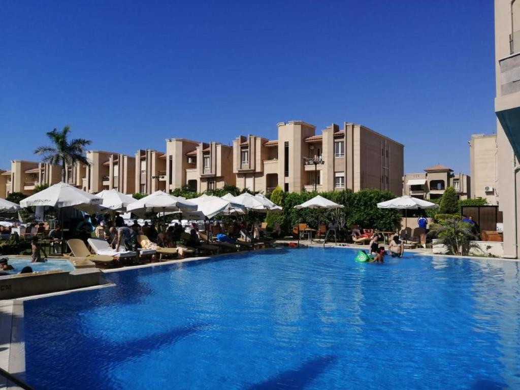 Bazén v ubytování Panacea Suites Hotel nebo v jeho okolí