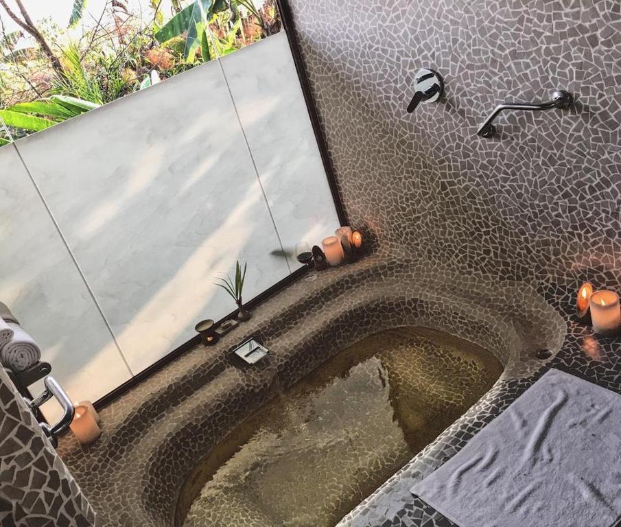 Un baño de Barahi Jungle Lodge