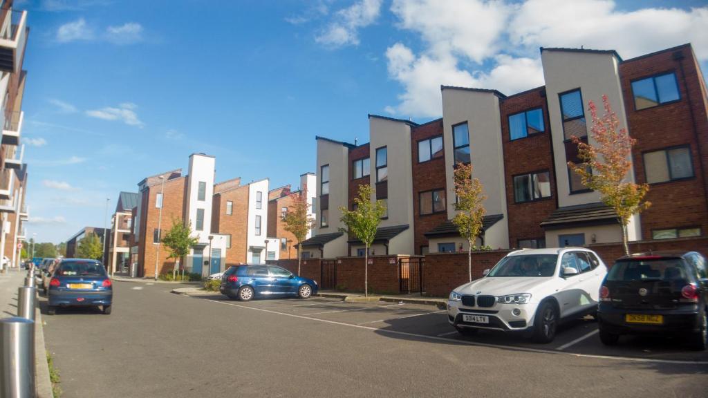 a street with cars parked in a parking lot at Three Bedroom Townhouse with Parking in Telford