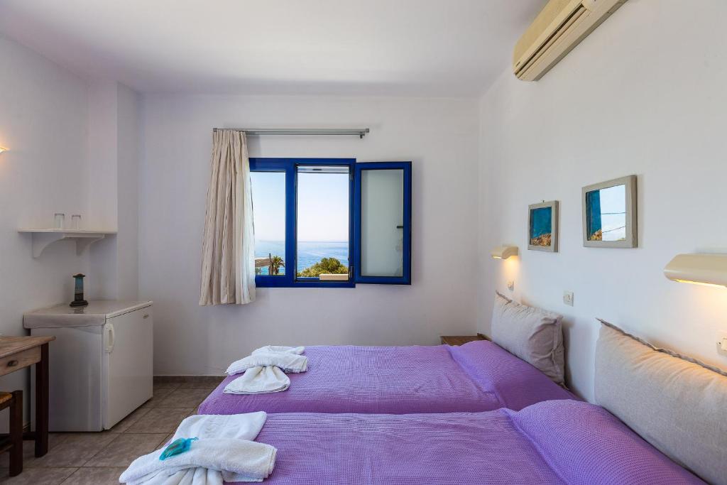 Posteľ alebo postele v izbe v ubytovaní Voukelari Rooms