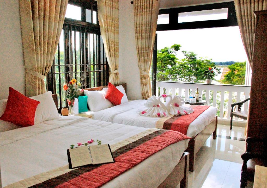 Postel nebo postele na pokoji v ubytování Green Island Villa Hoi An