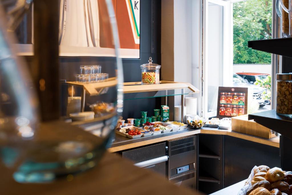 Kuchyň nebo kuchyňský kout v ubytování mk hotel münchen max-weber-platz