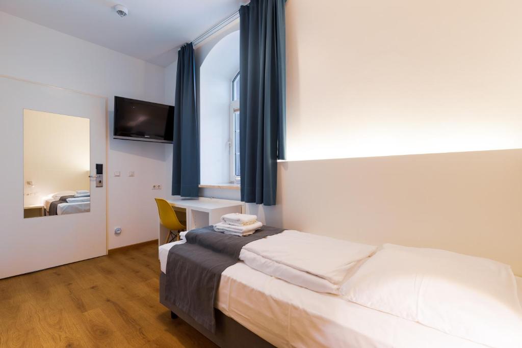 Postel nebo postele na pokoji v ubytování mk hotel münchen max-weber-platz
