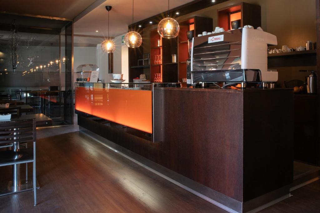 Lounge nebo bar v ubytování HOTEL DEL CORSO