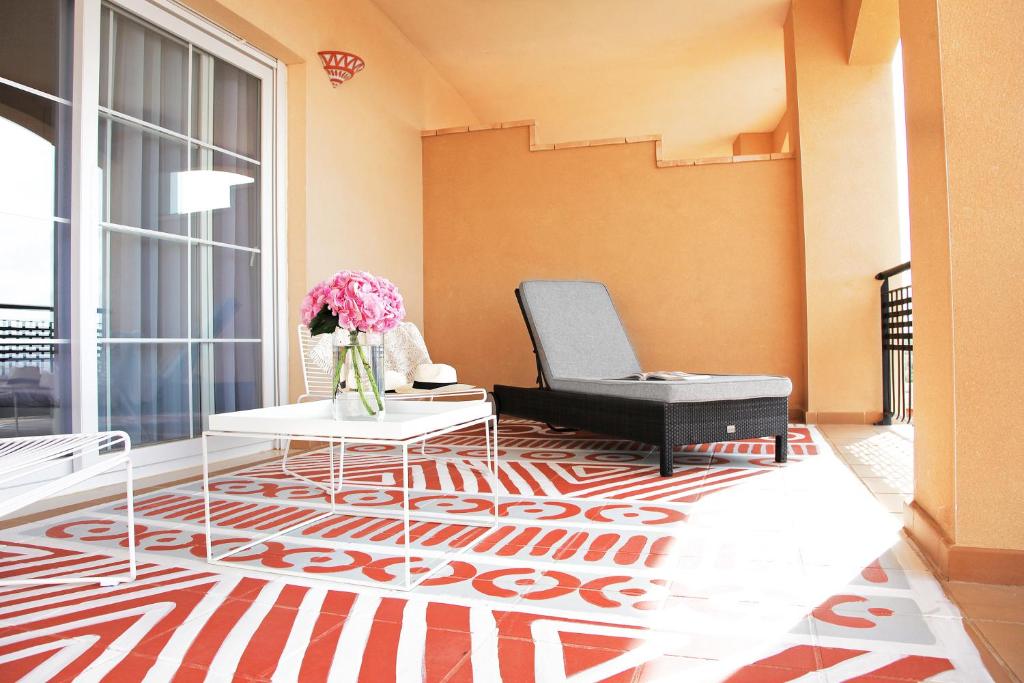 a living room with a chair and a table at Ama Islantilla Resort in Islantilla