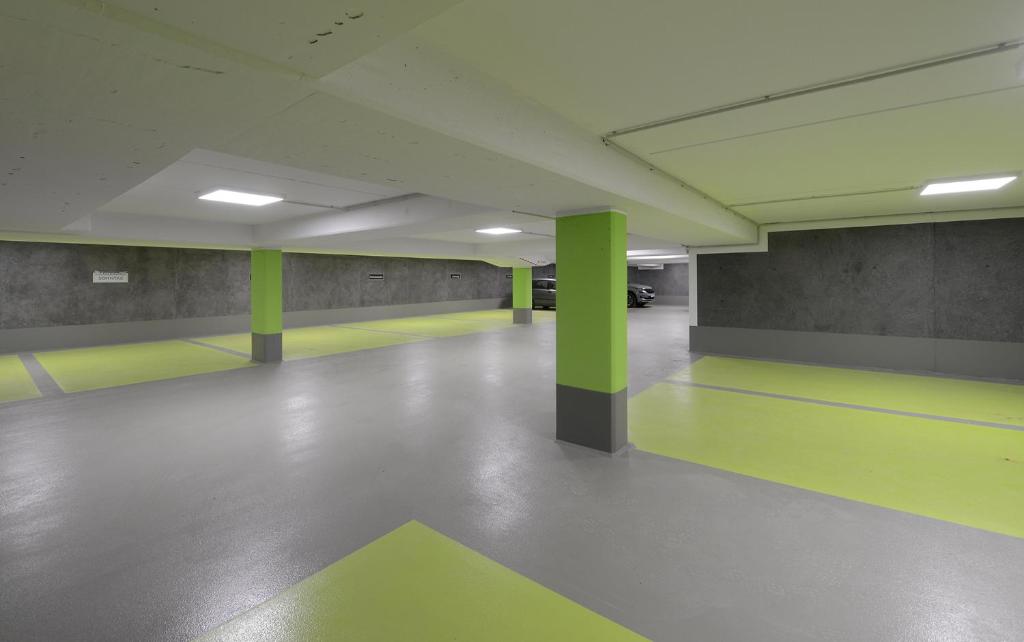 an empty room with green columns in a building at Strandvilla Gezeiten in Boltenhagen