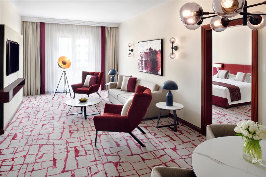 Posezení v ubytování Mövenpick Hotel & Apartments Bur Dubai