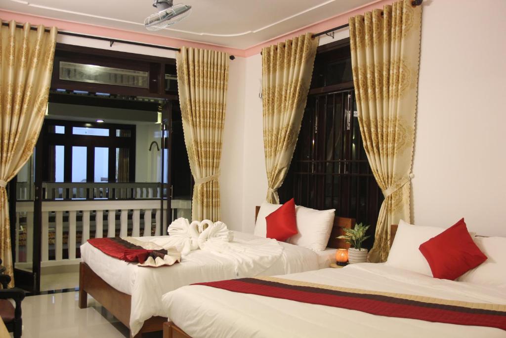 Postel nebo postele na pokoji v ubytování Green Island Villa Hoi An