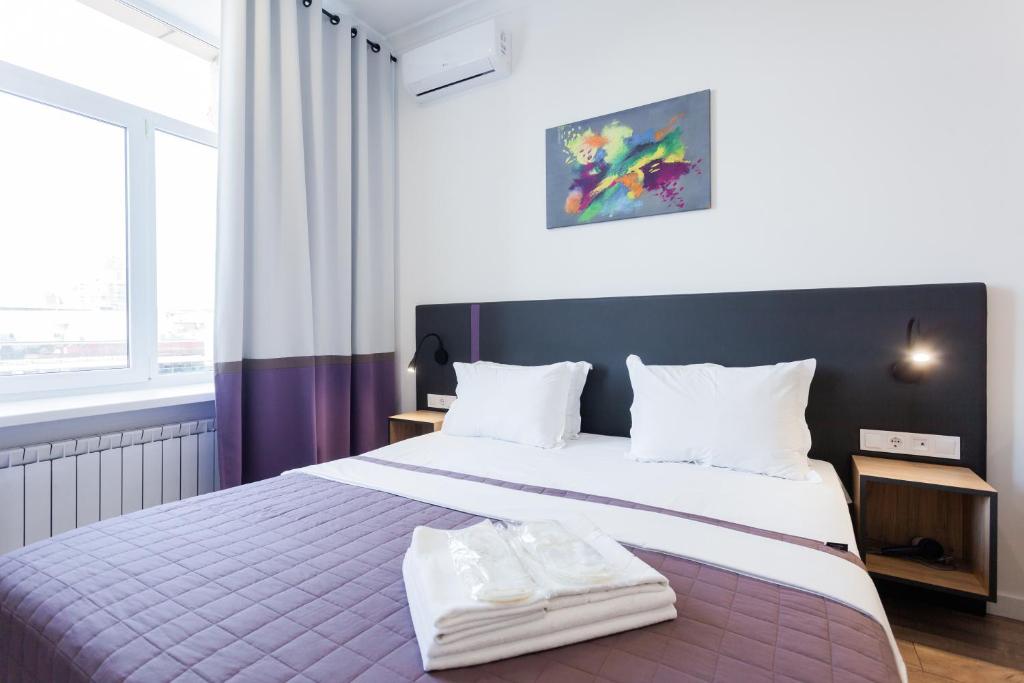 Postel nebo postele na pokoji v ubytování Partner Guest House Khreschatyk