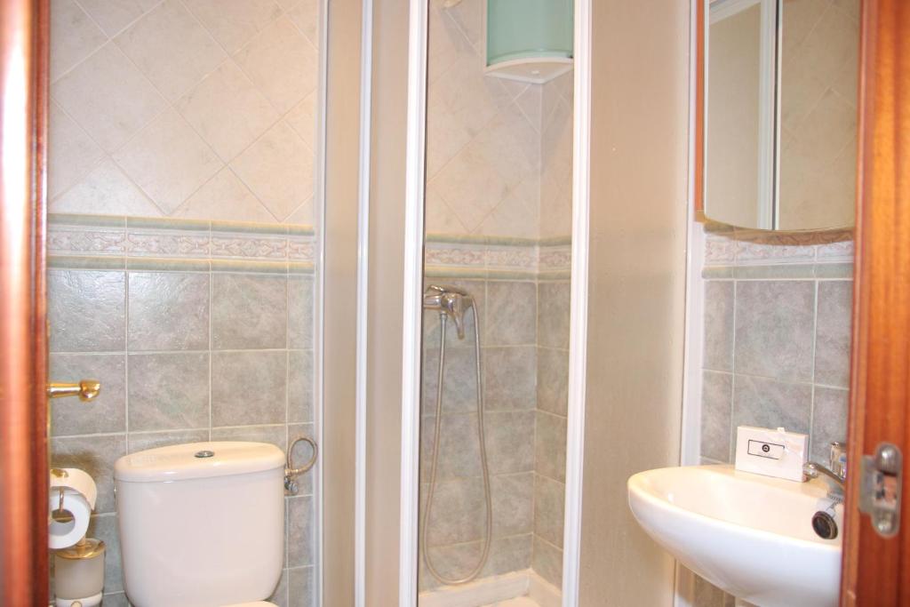Kúpeľňa v ubytovaní Townhouse Marbella Centre RDR164