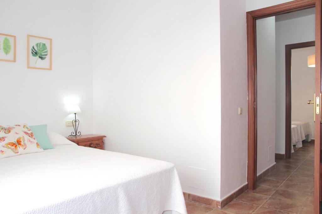 Posteľ alebo postele v izbe v ubytovaní Townhouse Marbella Centre RDR164