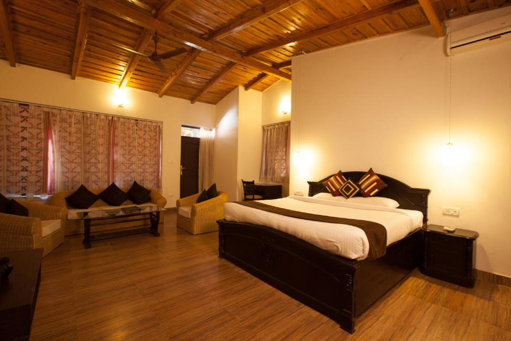 Letto o letti in una camera di Sea Hawk - Luxury Hill Resort 4 mins from Bhimtal Lake