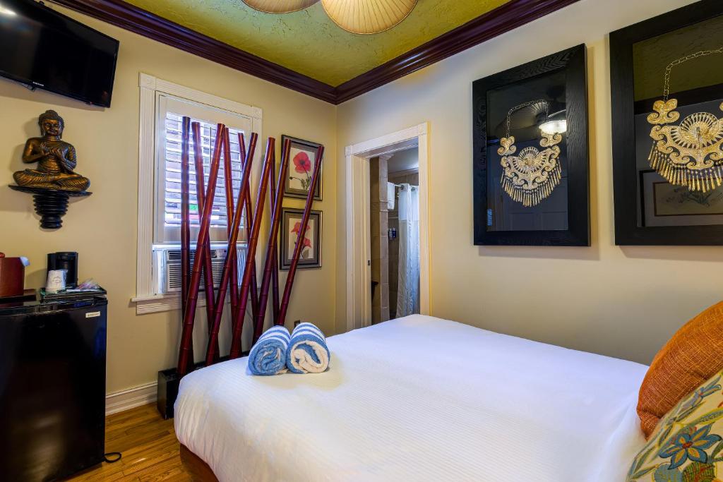 Postel nebo postele na pokoji v ubytování Duval Inn - Key West