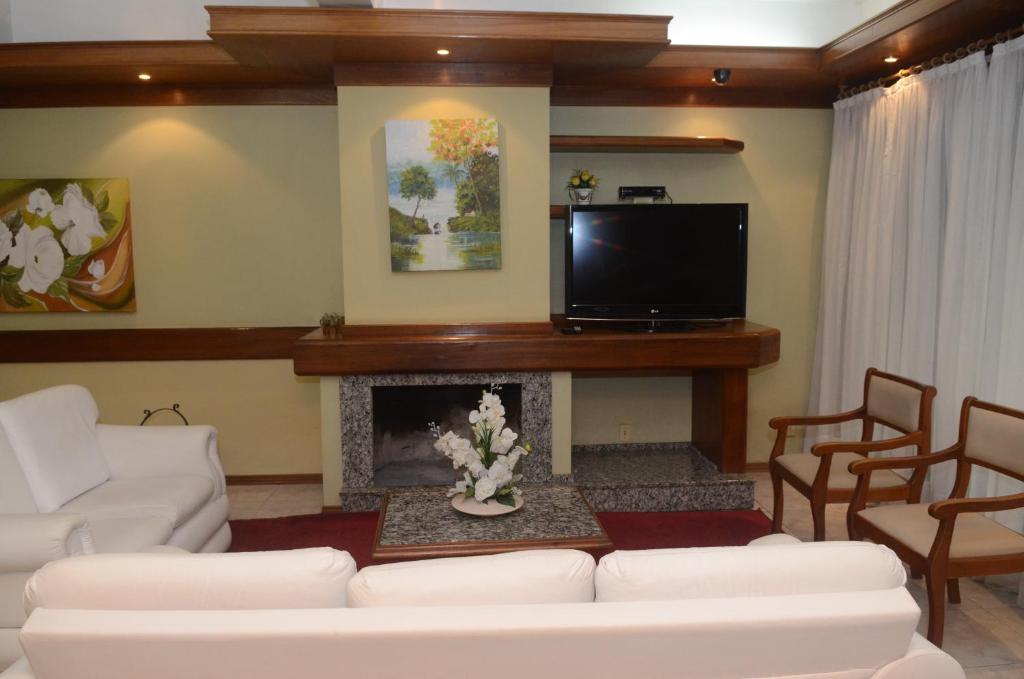  River Hotel