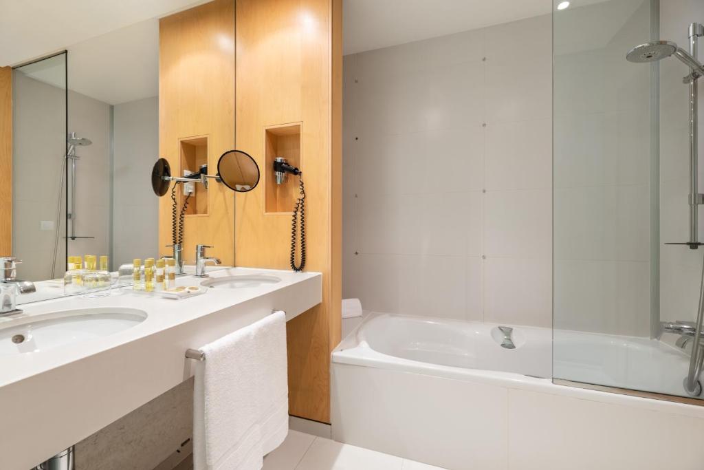 Eurostars Palacio de Cristal - Suite Familiar (2 Adultos + 2 Niños)