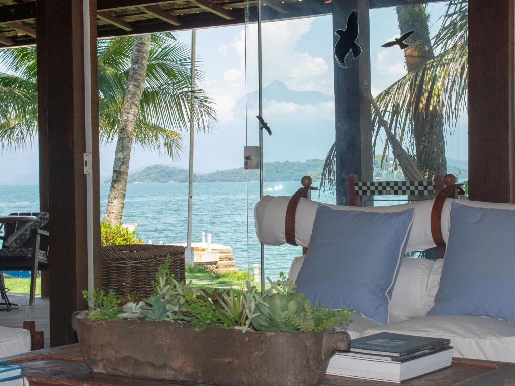  CASA PARADISÍACA COM PRAIA PARTICULAR E PISCINA