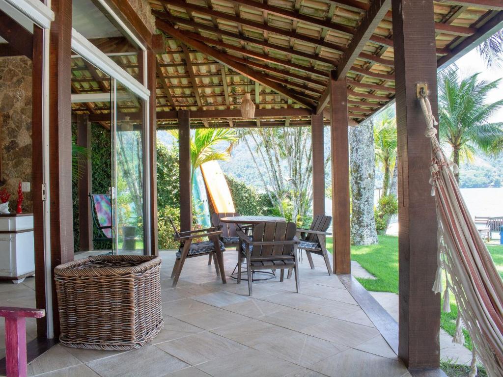  CASA PARADISÍACA COM PRAIA PARTICULAR E PISCINA
