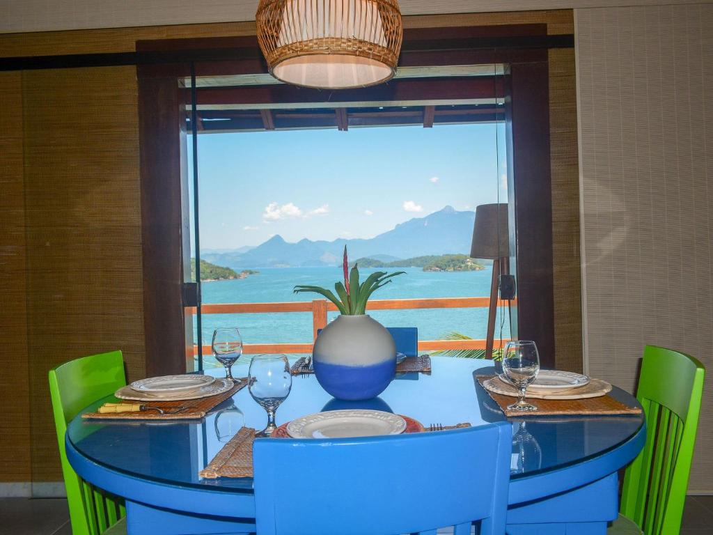  LINDA CASA COM PISCINA E VISTA ESPETACULAR