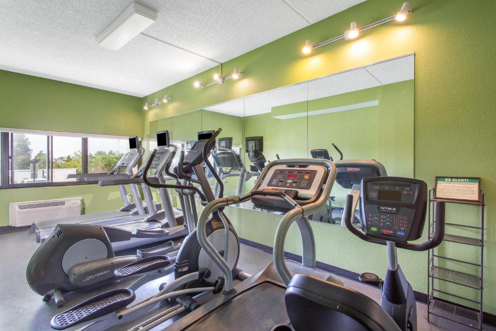 Fitness centrum a/nebo fitness zařízení v ubytování Days Inn by Wyndham Absecon Atlantic City Area