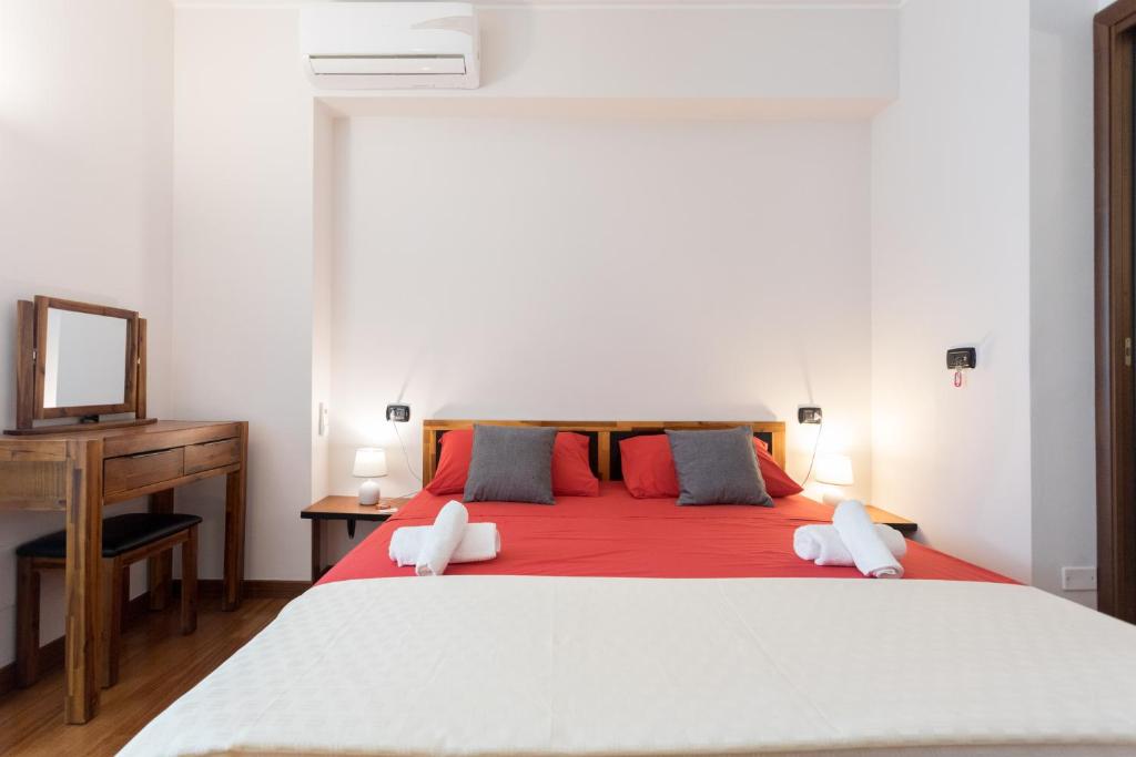 Łóżko lub łóżka w pokoju w obiekcie B&B TIFFANY SFERRACAVALLO